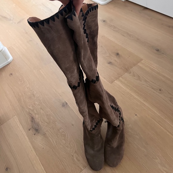 Steele Tall Boot
Light Grey Suede size 8 - Picture 3 of 8